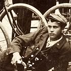 Radfahrer vor dem Gasthaus Aufschnaiter / Kirchenwirt